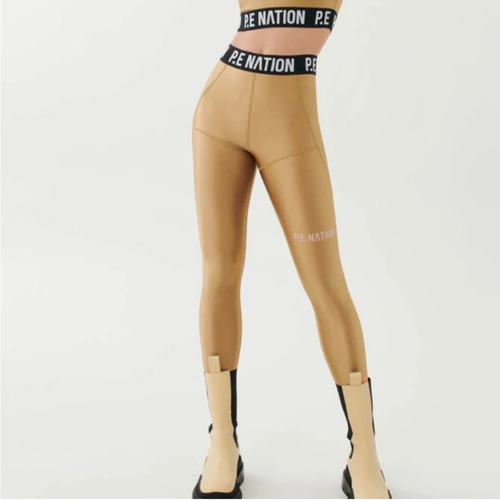 PE NATION - GOAL SIDE LEGGING WIDE WAISTBAND
Size Large